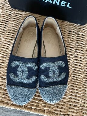 CHANEL Navy and Gray Tweed Logo Espadrille Flats